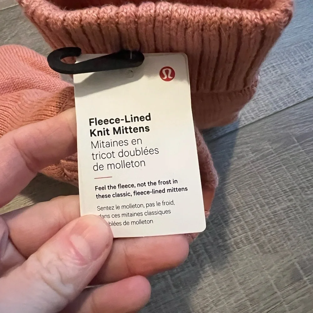 Lululemon Fleece-Lined Knit Mittens in Heathered Pink Savannah